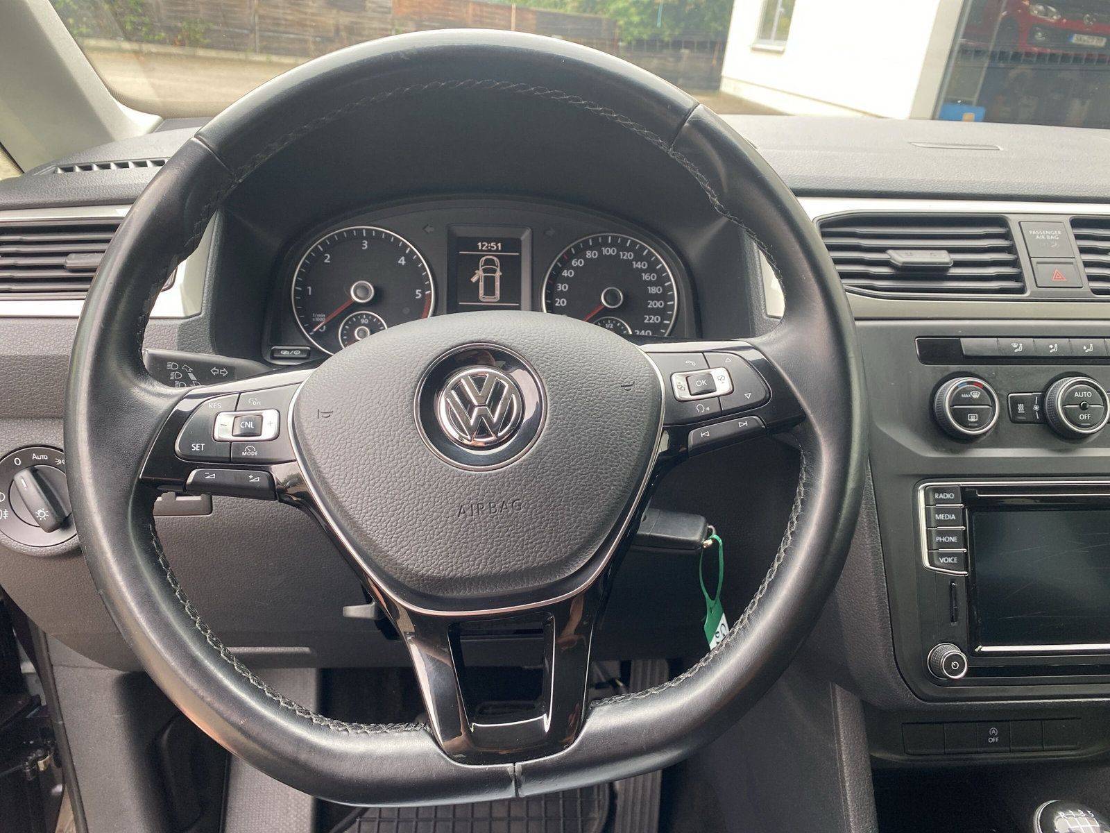 Fahrzeugabbildung Volkswagen Caddy Kombi 2.0 TDI XENON DAB STANDHZG