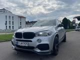 BMW X5 M50 d*SEHR GEPFLEGT*2.HD*SOFT-CLOSE*PANORAMA - silberne BMW X5