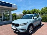 Volvo XC40 T3 Momentum - blaue Volvo XC40