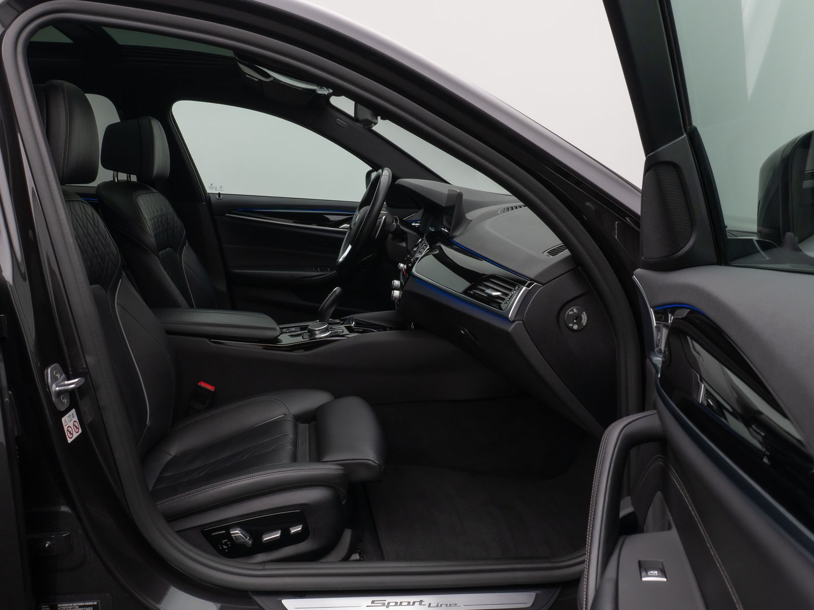 Fahrzeugabbildung BMW 540i xD SportLine Panorama HUD DAB HiFi 4xKlima