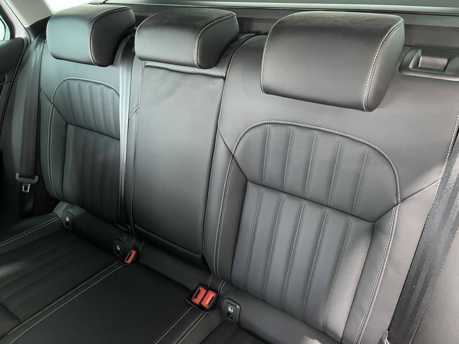 Fahrzeugabbildung SKODA Superb 2.0 TDI*Premium Edition*LED*AHK*Leder*