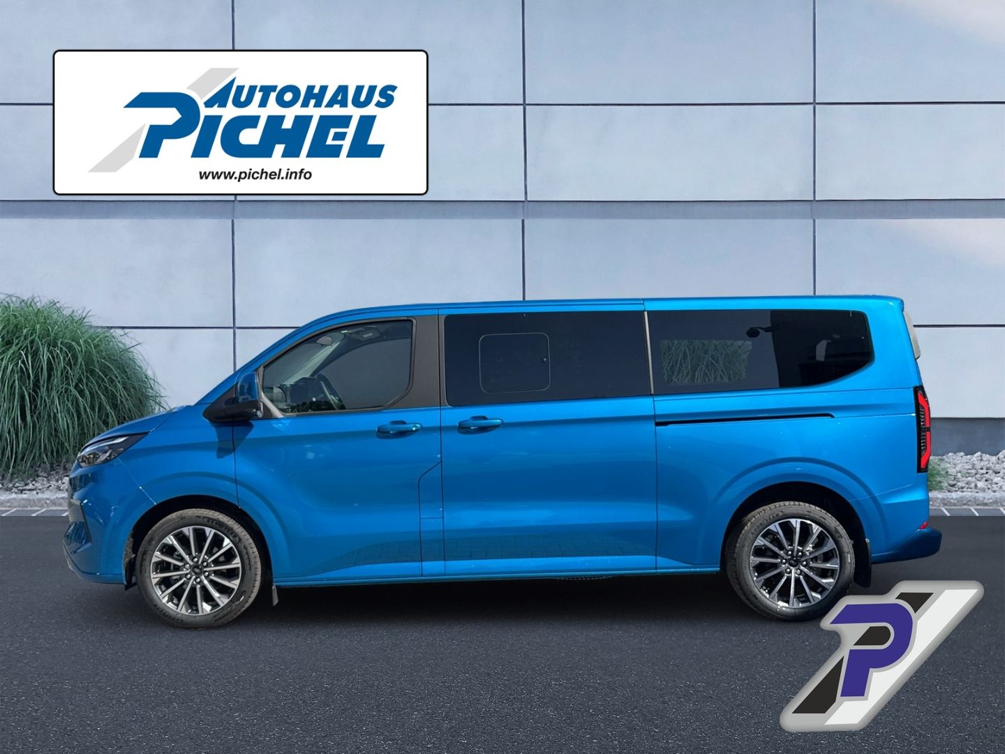 Ford Tourneo Custom Bus 320 L2 Titanium X FWD EXCLUSI imagem 2