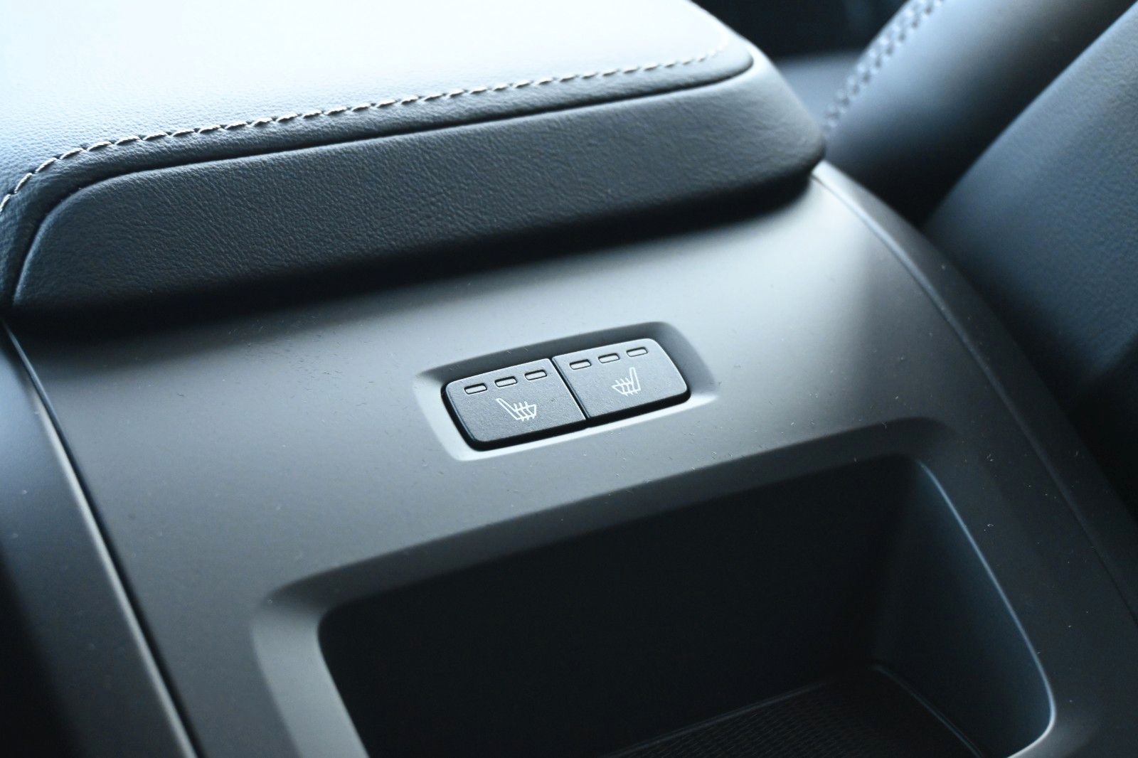Fahrzeugabbildung Volvo XC60 B5 AWD Plus Dark*H&K*LUFT*360°* ACC*AHK