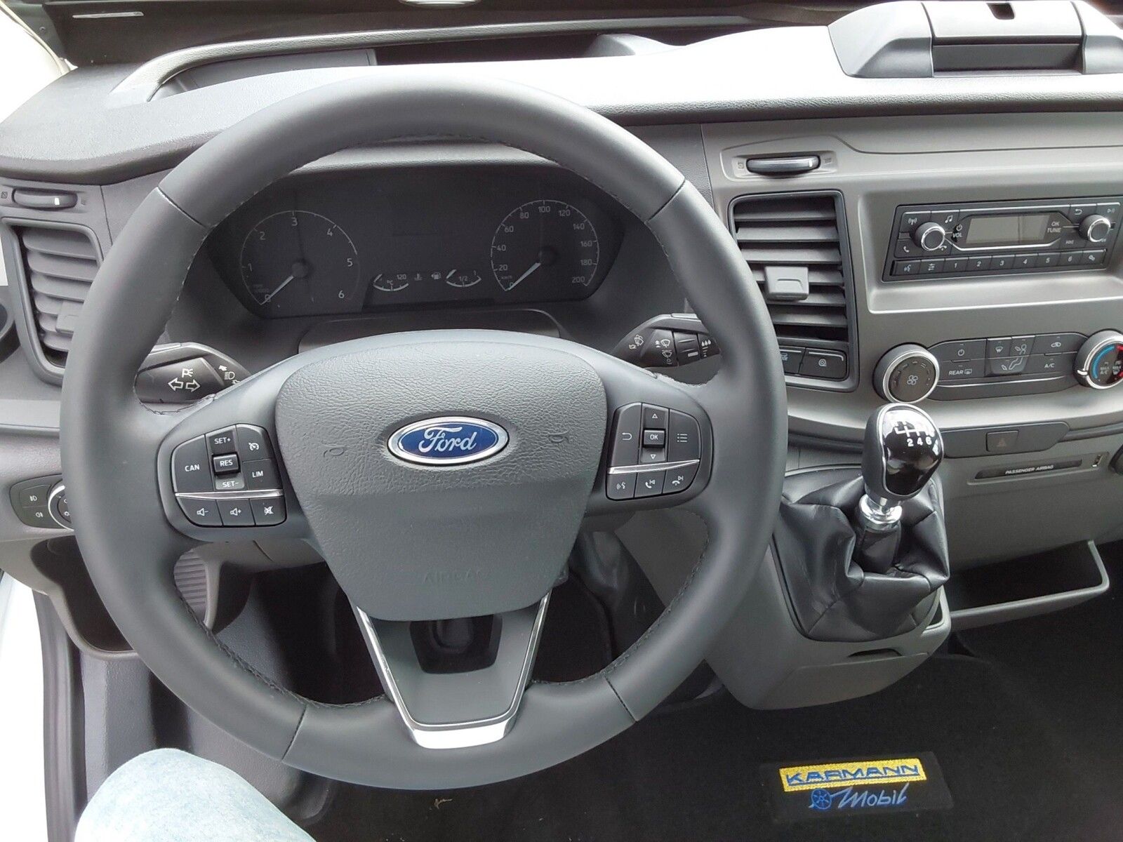 Fahrzeugabbildung Karmann Dexter 4x4 DE 570 AW Klima, RFK, El. Trittstufe