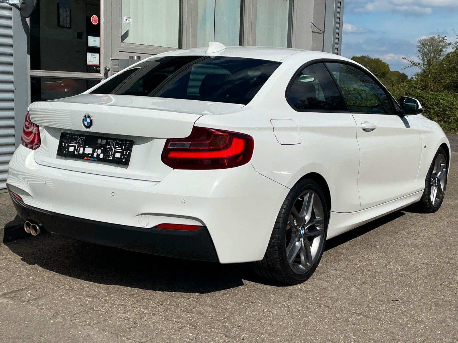 Fahrzeugabbildung BMW 220d Coupe SAG M SPORT PAKET NAVI GSD H&K SOUND