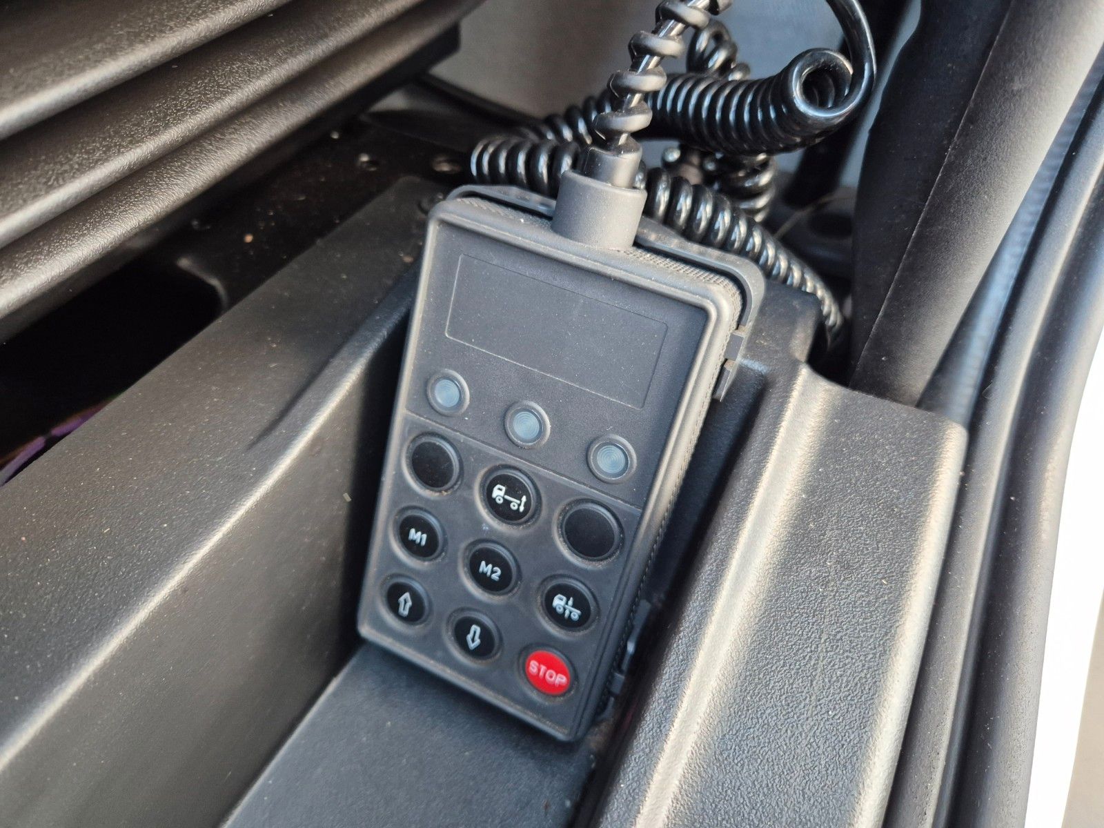 Fahrzeugabbildung Iveco Eurocargo 75-210/P LBW 1.000kg 3 Sitze Klima
