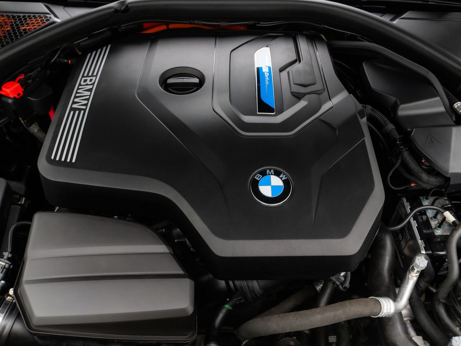 Fahrzeugabbildung BMW 320e Kamera HiFi DAB Alarm AHK Geschwindigkeitsr