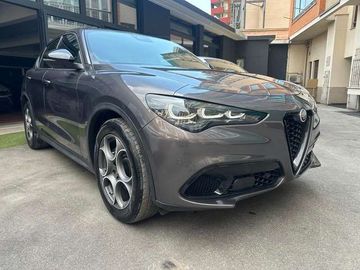Alfa-Romeo Stelvio - 1