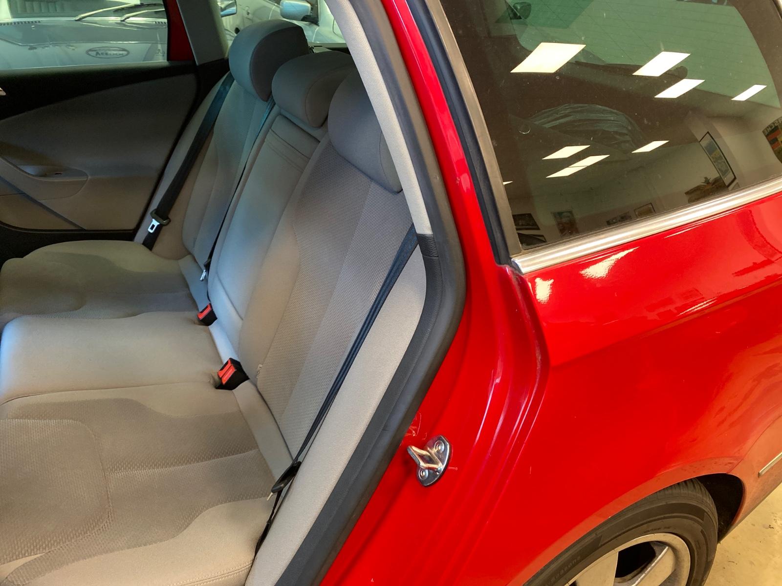 Volkswagen Passat 2005 — двигун 1.968 cm³, 140 HP (103kW)