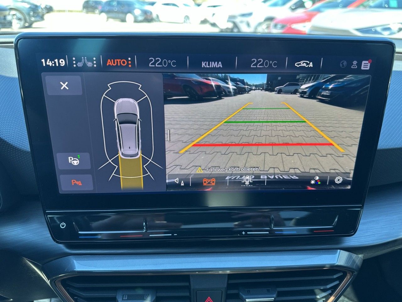 Fahrzeugabbildung CUPRA Leon Sportstourer 1.5 eTSI 150 PS DSG - mit KI generiert/bearbeitet