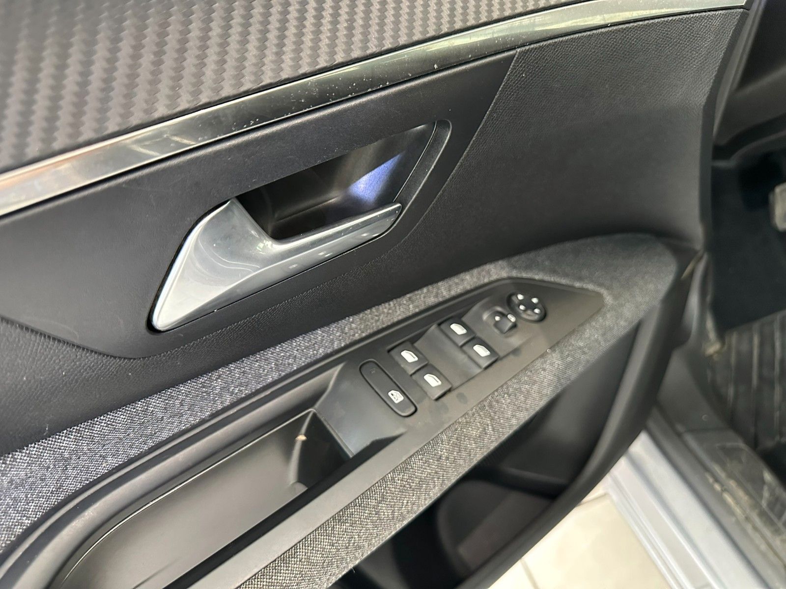 Fahrzeugabbildung Peugeot 5008 Active 1.5D NAVI/LED/PDC/TEMPOMAT
