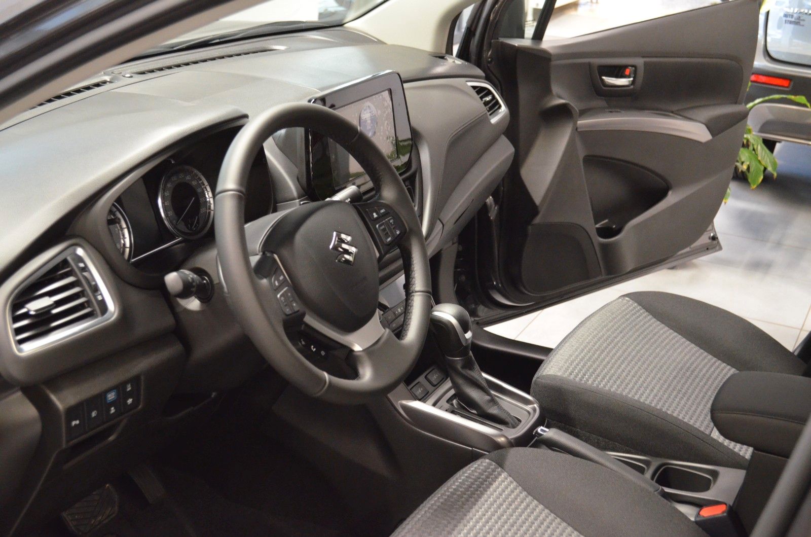 Fahrzeugabbildung Suzuki (SX4) S-Cross 1.5 DUALJET Hybrid Comfort AGS