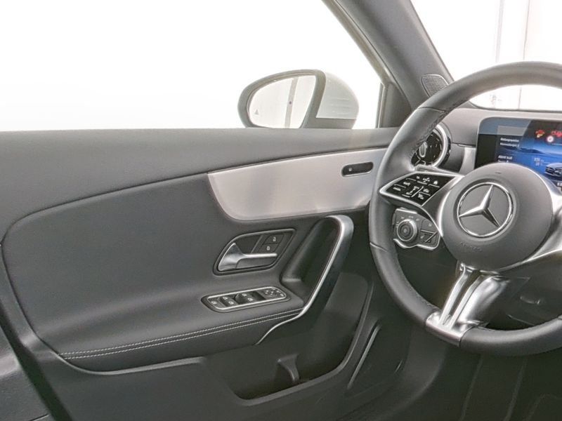 Fahrzeugabbildung Mercedes-Benz A 180 Progressive *Totwinkel*LED*Kamera*CarPlay*