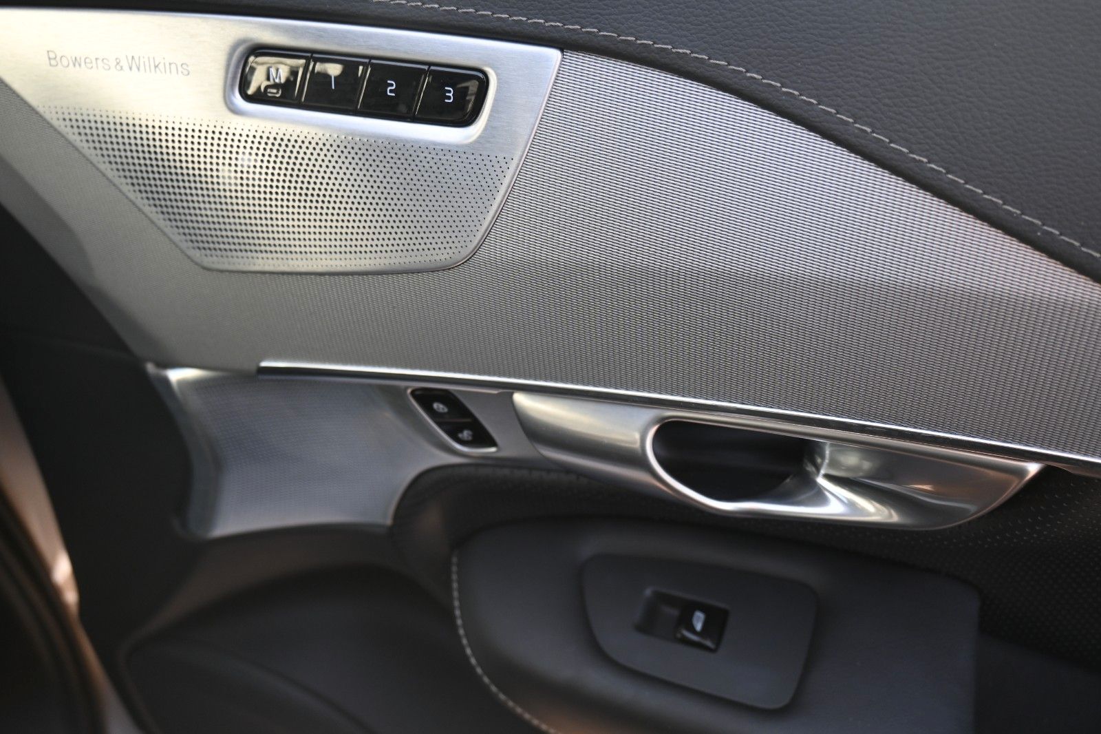 Fahrzeugabbildung Volvo XC90 Ultimate Dark Recharge Plug-In Hybrid AWD