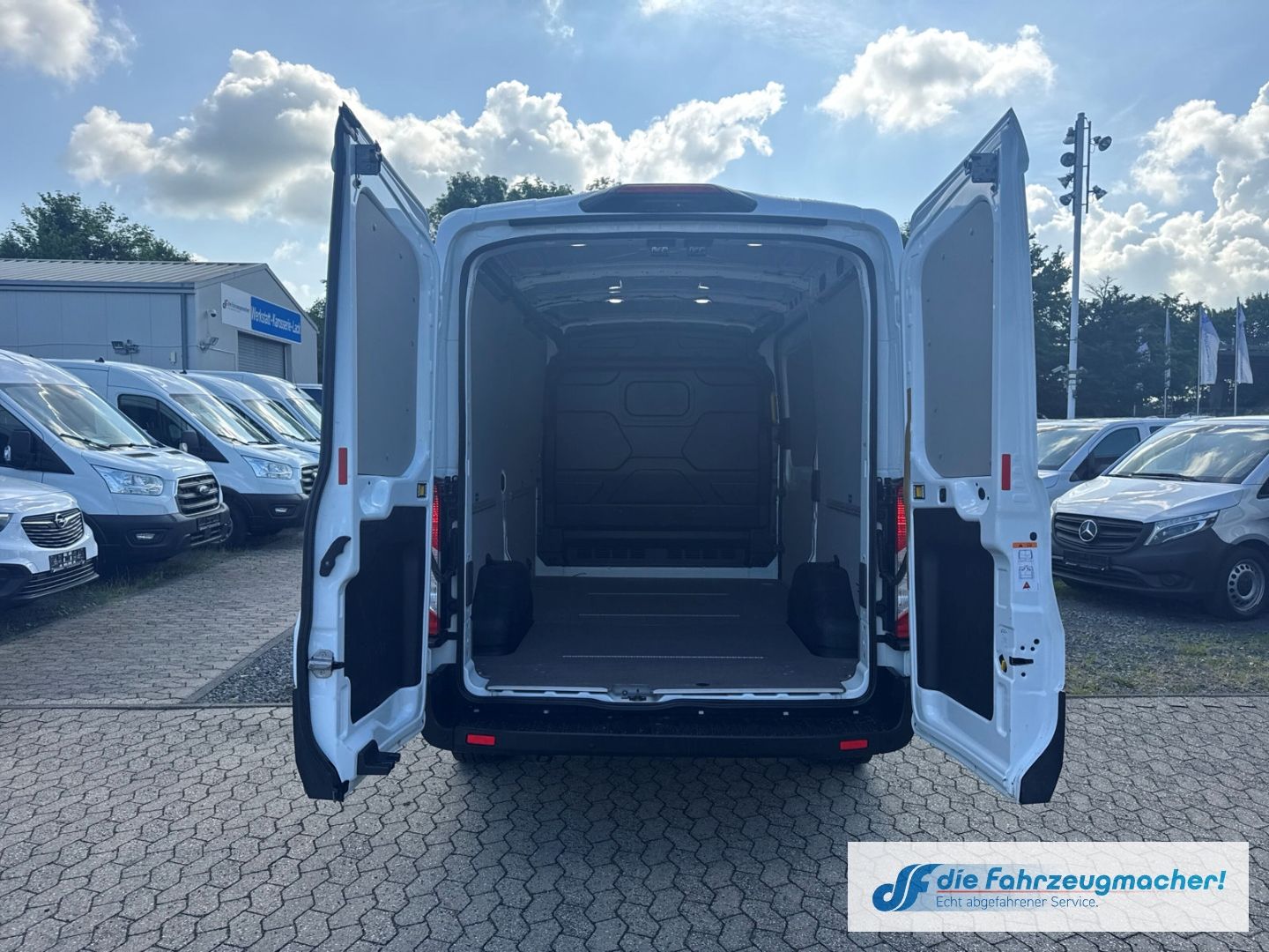 Fahrzeugabbildung Ford Transit Kasten 350 L2 Trend Klimaautom DAB Totwi