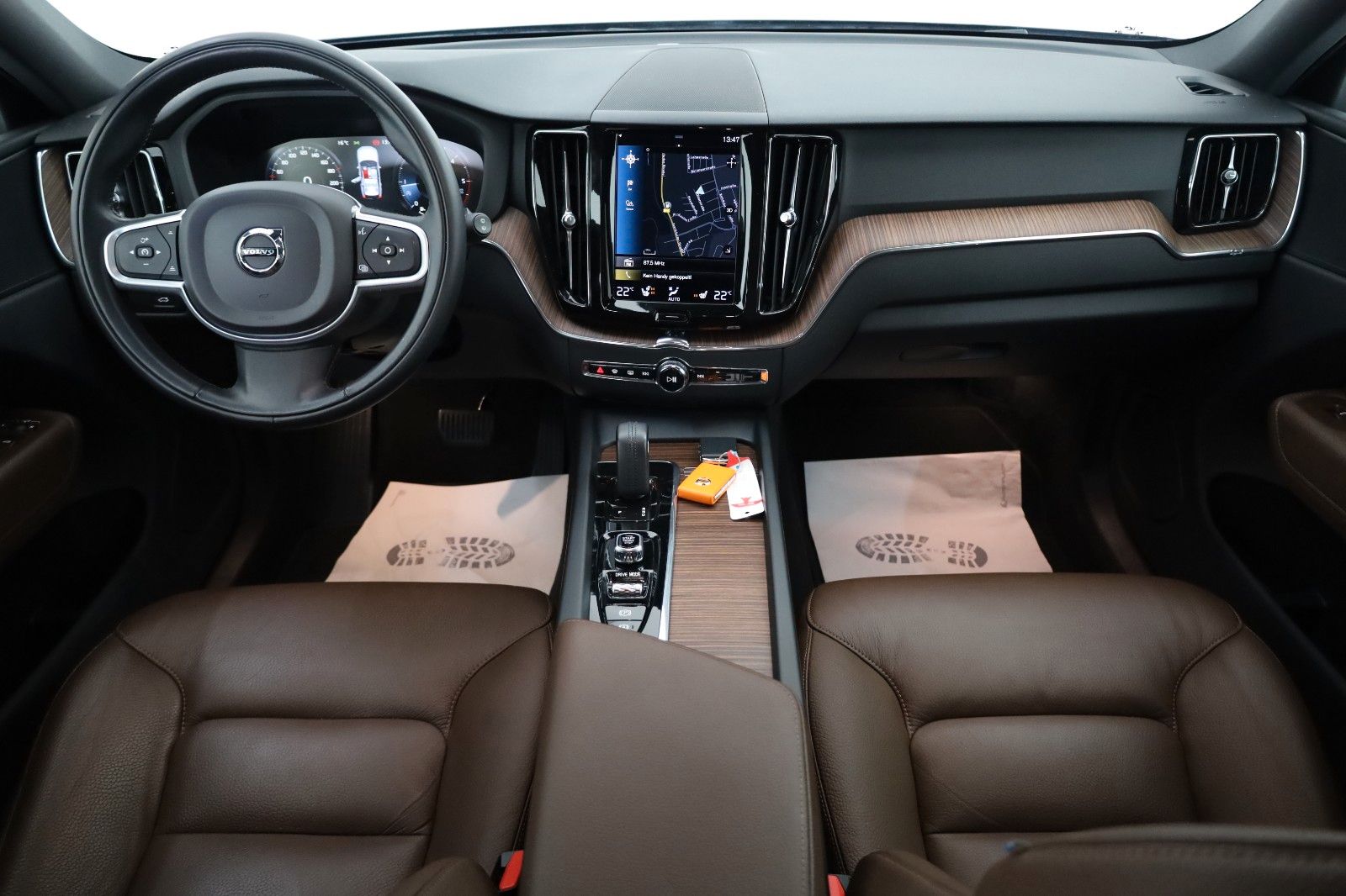 Fahrzeugabbildung Volvo XC 60 Momentum Pro Geartr.Leder,Navi,SH, Kamera