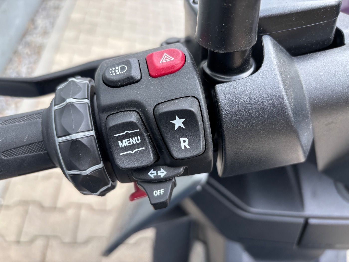 Fahrzeugabbildung BMW CE 04 Avantgarde mit Topcaseträger