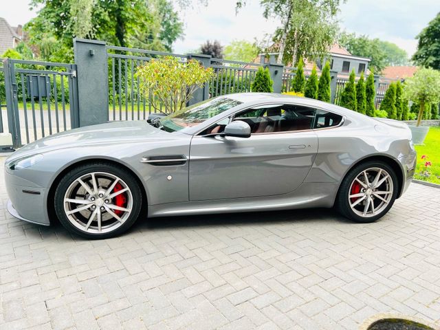 Aston Martin V8 Vantage 4.7l / NUR 28.000 KM