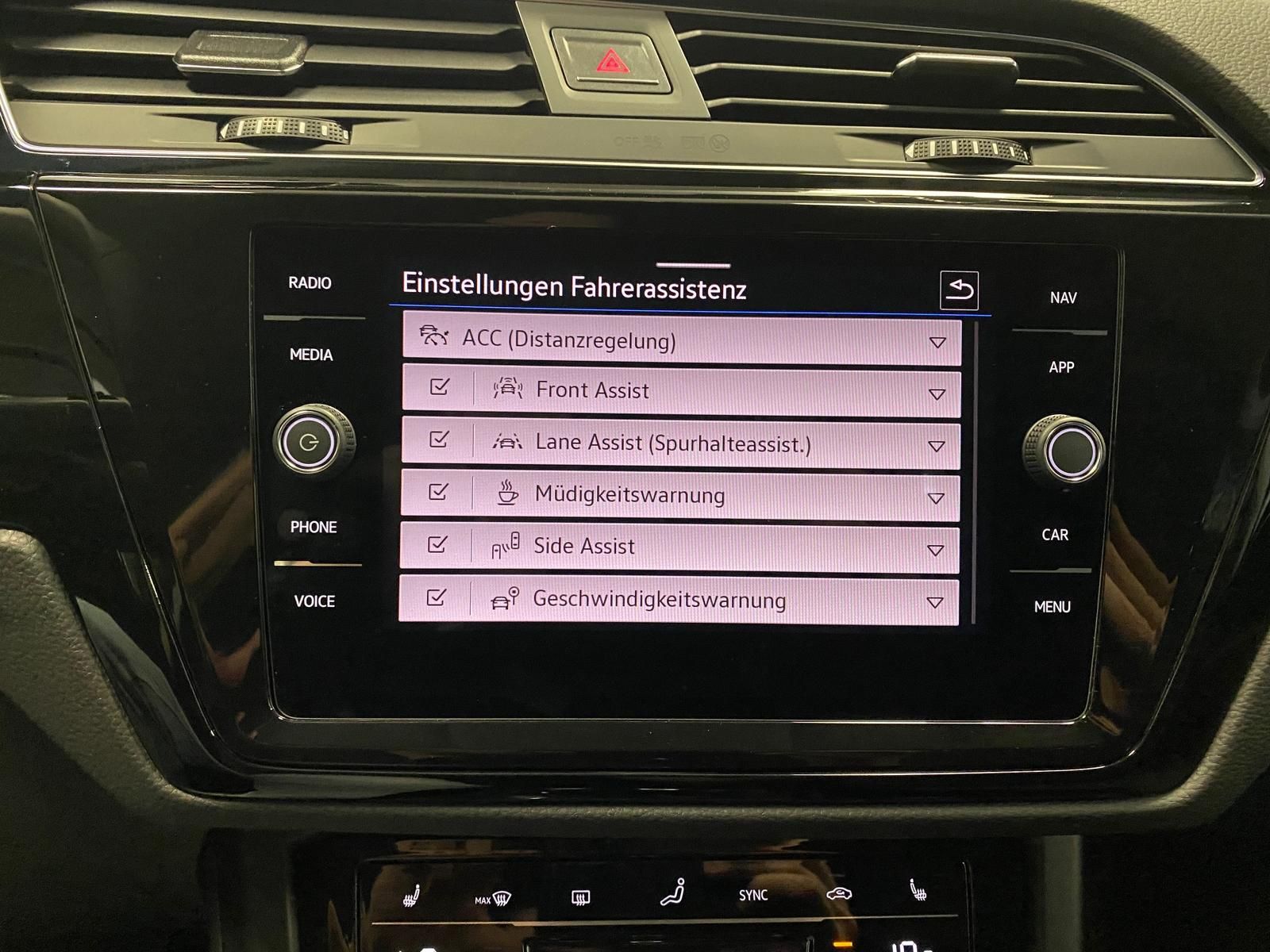 Fahrzeugabbildung Volkswagen Touran 1.5 TSI Comfortline+MATRIX+ACC+TOTWINKEL+