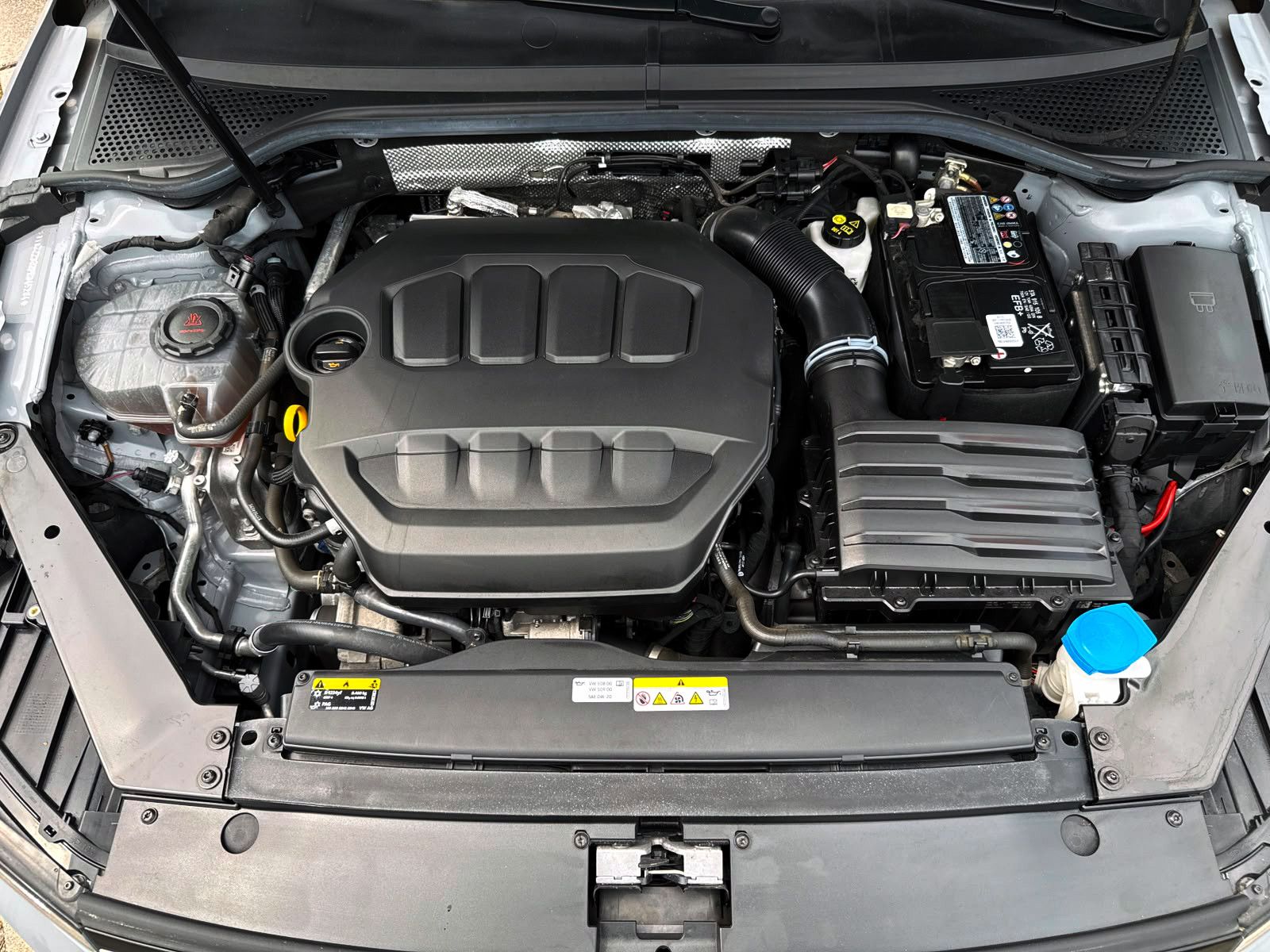 Fahrzeugabbildung Volkswagen Passat Variant 2.0TSI DSG Business ACC 360° H&K