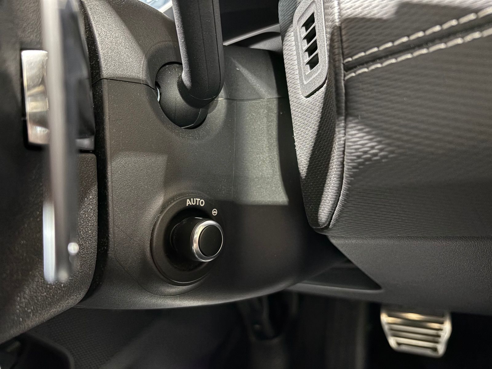 Fahrzeugabbildung Land Rover Discovery 5 R-Dynamic HSE D250 c AWD/PANO/MEMORY