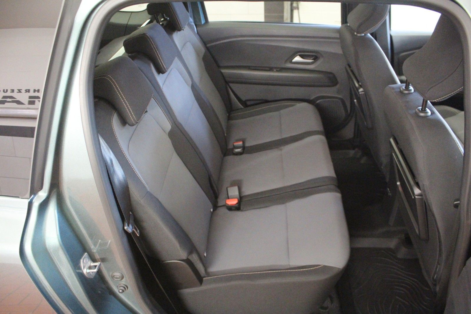 Fahrzeugabbildung Dacia Jogger TCE 110 Extreme+ 5-Sitzer *AHK*