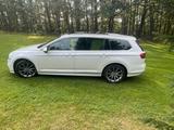 Volkswagen Passat Variant Highline , R-Line Ext., Pano,Navi - mit Diesel-Antrieb: Weiß, Ambiente-Beleuchtung, Kombi, mit Klimaautomatik