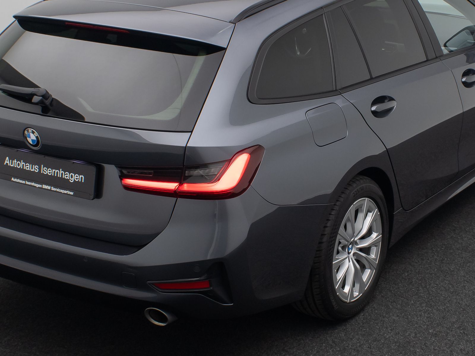 Fahrzeugabbildung BMW 318i GeschwindigReg DAB Alarm PDC LED CockpitPro