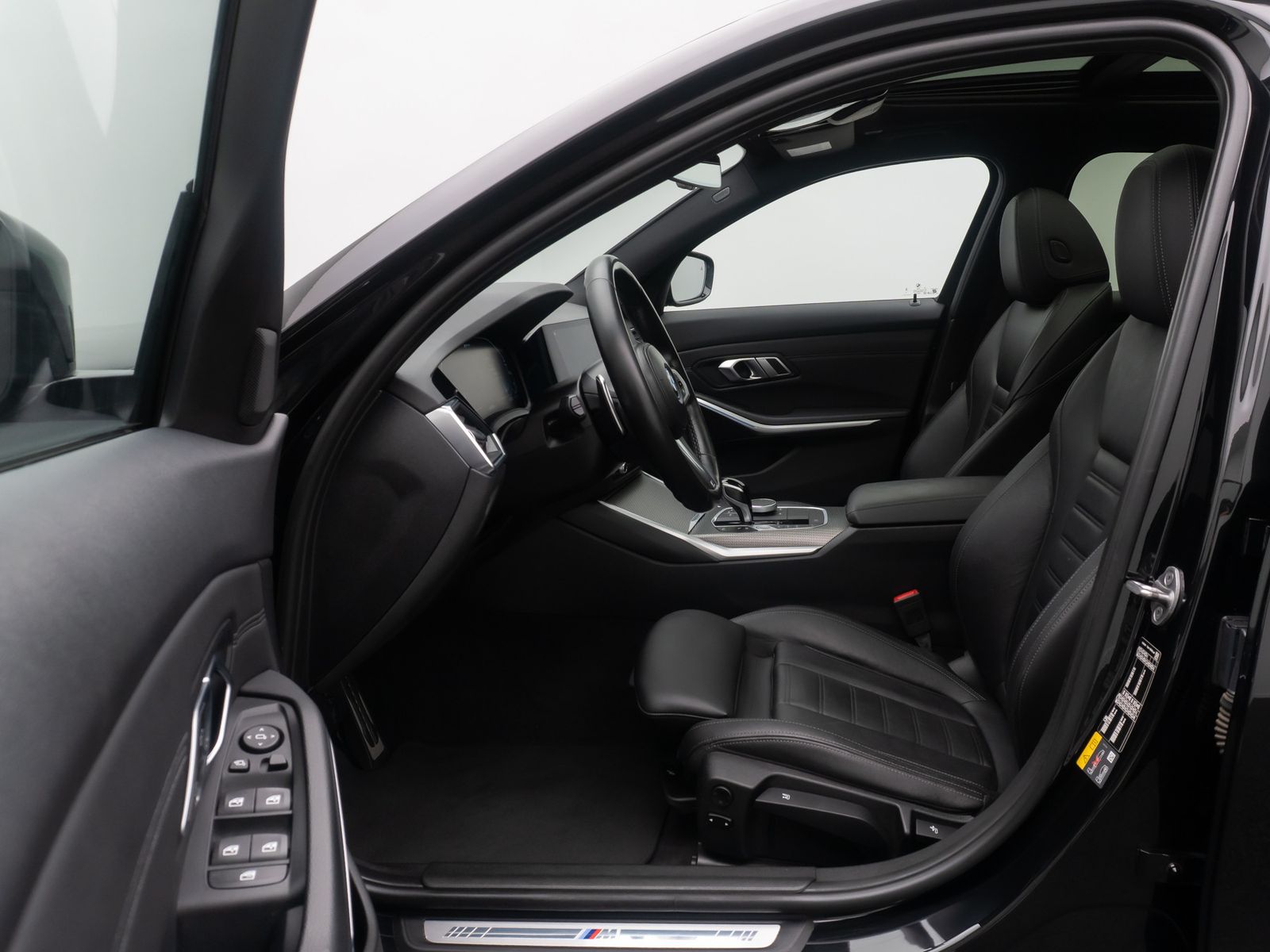 Fahrzeugabbildung BMW 330e M Sport DAB HiFi Laser HUD Panorama AHK 19"