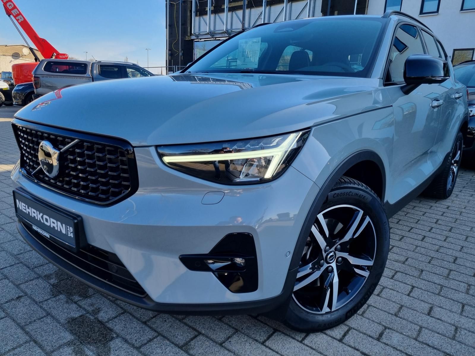 Fahrzeugabbildung Volvo XC40 B4 Benzin Plus Dark 'ACC, BLIS, 360-Cam'