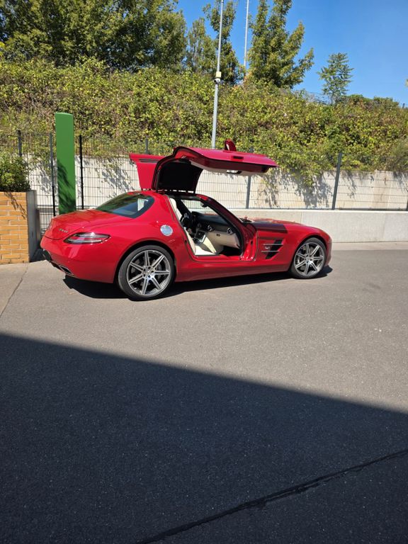 MERCEDES-BENZ SLS 2011