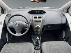 Fahrzeugabbildung Toyota Yaris Cool 1,3 Ltr. TÜV NEU Klima AHK