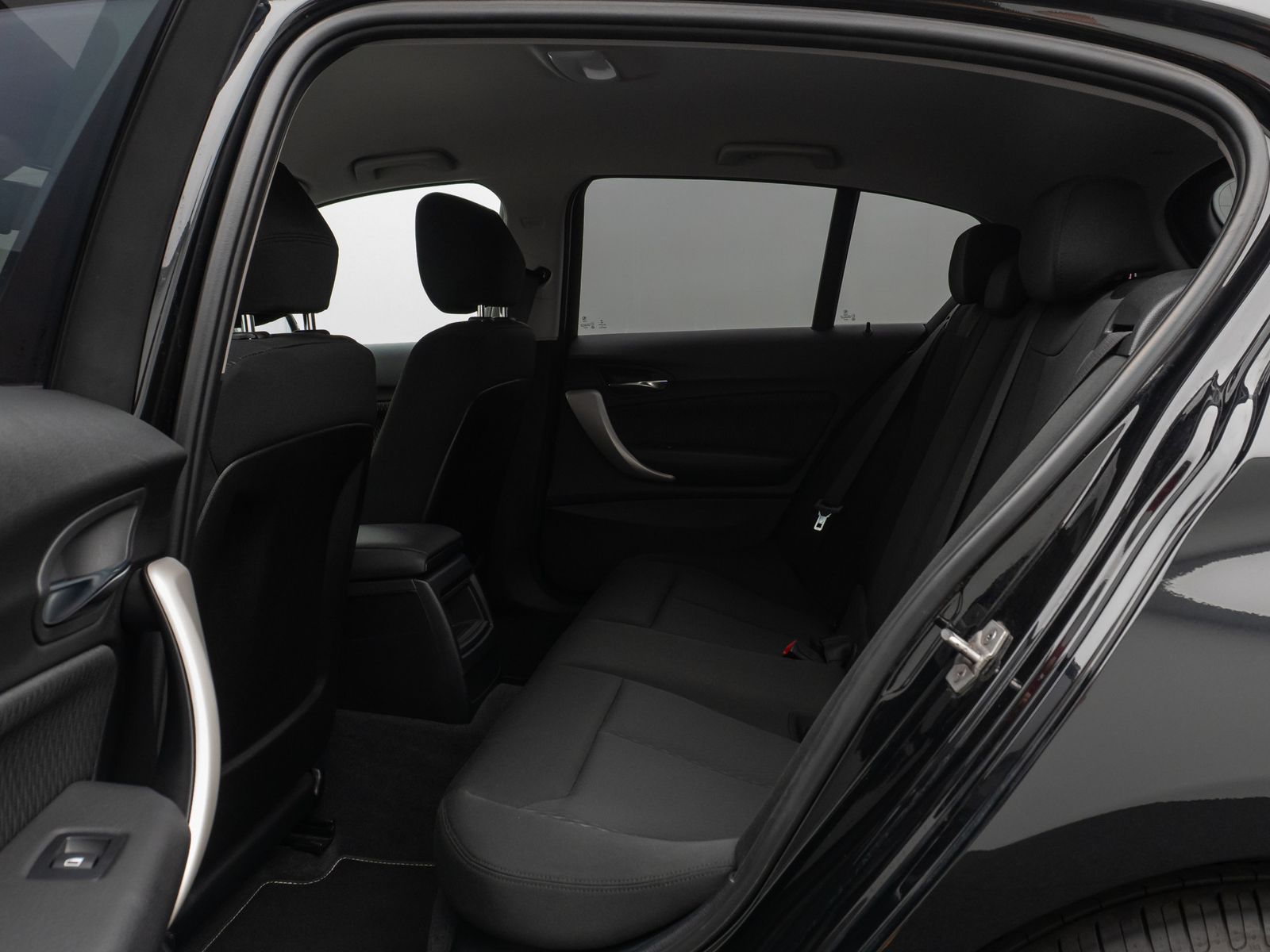 Fahrzeugabbildung BMW 118i Parkassist Sitzheizg USB Regensensor 8fach