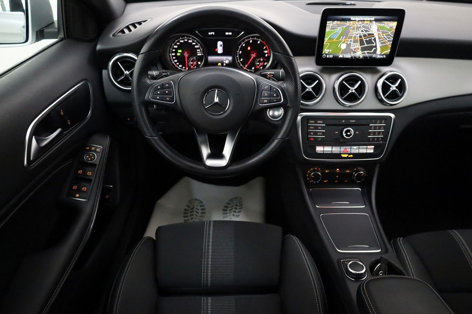 Fahrzeugabbildung Mercedes-Benz GLA 200 Urban T.Leder,Navi,LED,Kamera,SH,SR+WR