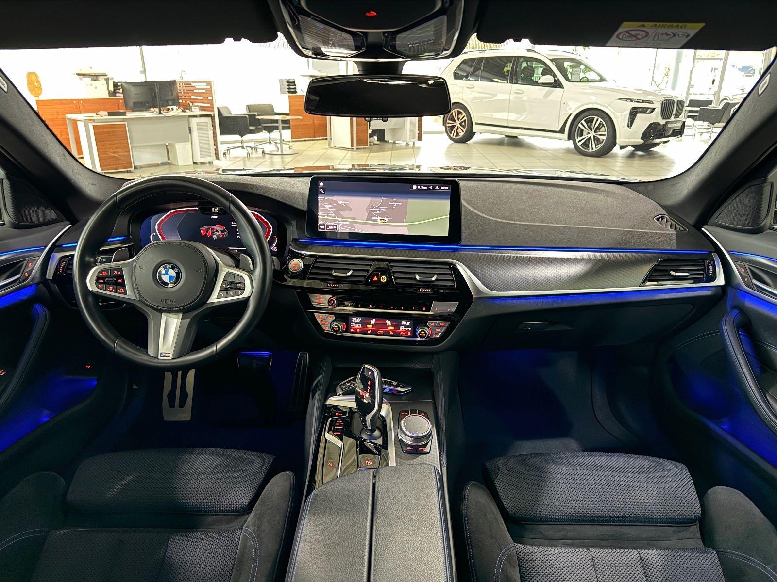 Fahrzeugabbildung BMW 530d xD M Sport Kamera DAB HiFi ACC Alarm 19Zoll
