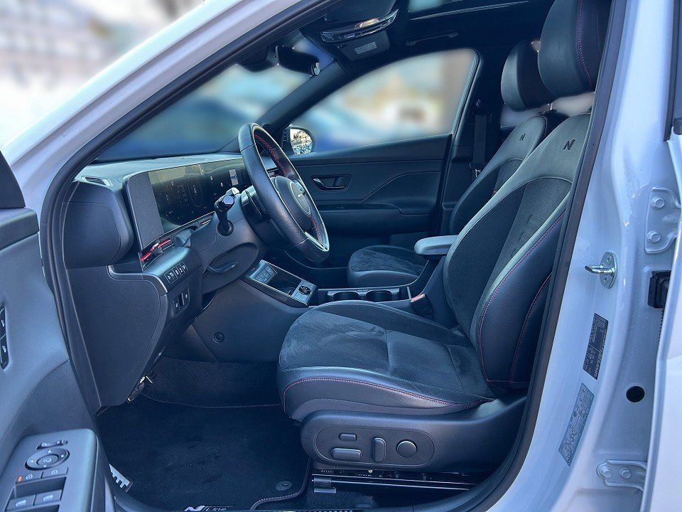 Fahrzeugabbildung Hyundai KONA 1.6T AT 4WD NLINE ULTIMATE-P GLASDACH BOSE+