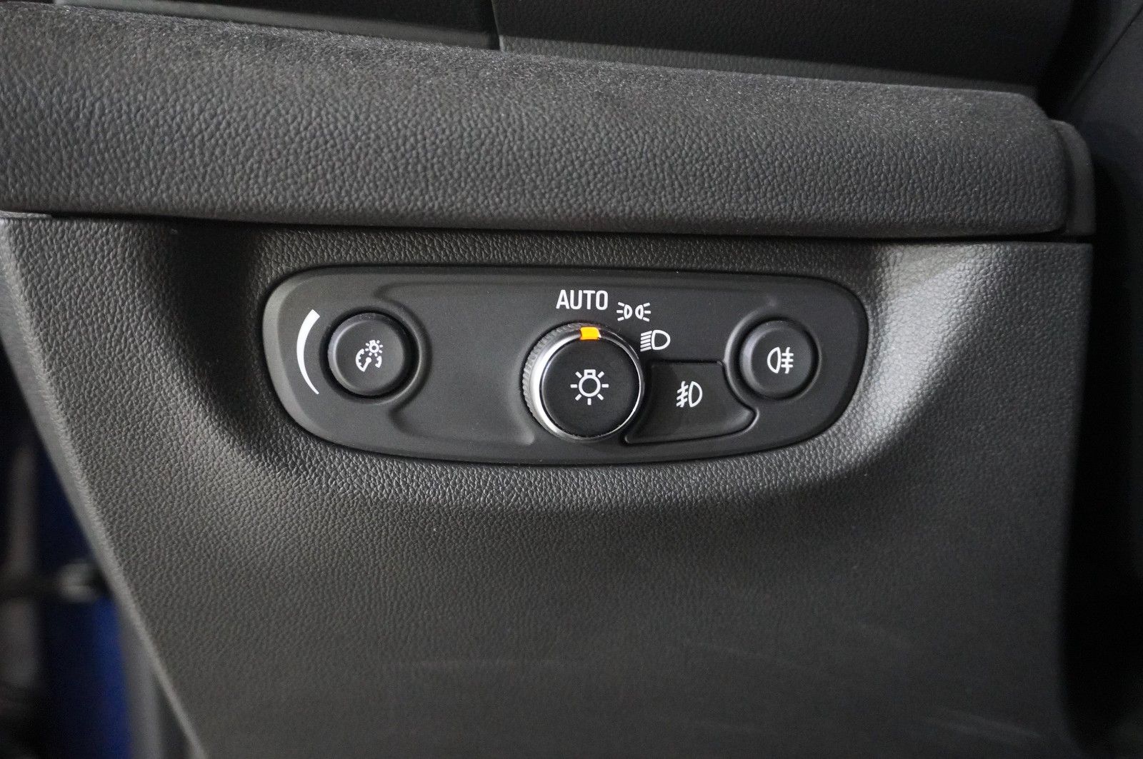 Fahrzeugabbildung Opel Insignia B ST 2.0D ELEGANCE NAVI/LED/VIRTU./AHK