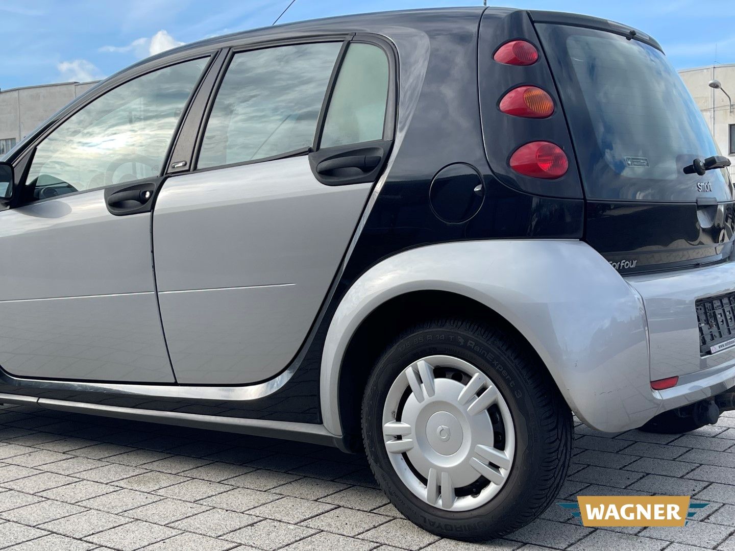 Fahrzeugabbildung Smart forfour Klima Servolenkung Radio TÜV 07/2028
