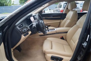 BMW 750 - 10
