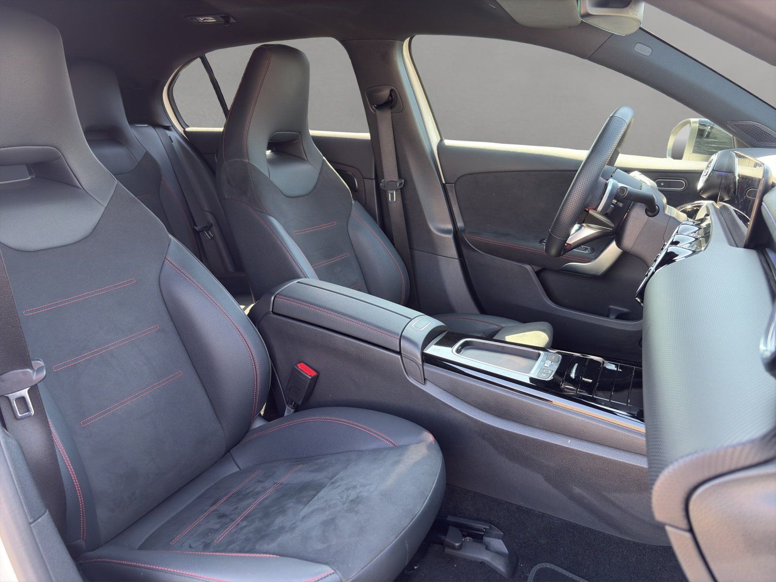 Fahrzeugabbildung Mercedes-Benz A 200 d AMG Pano KEYGO Multibeam SOUND Kamera