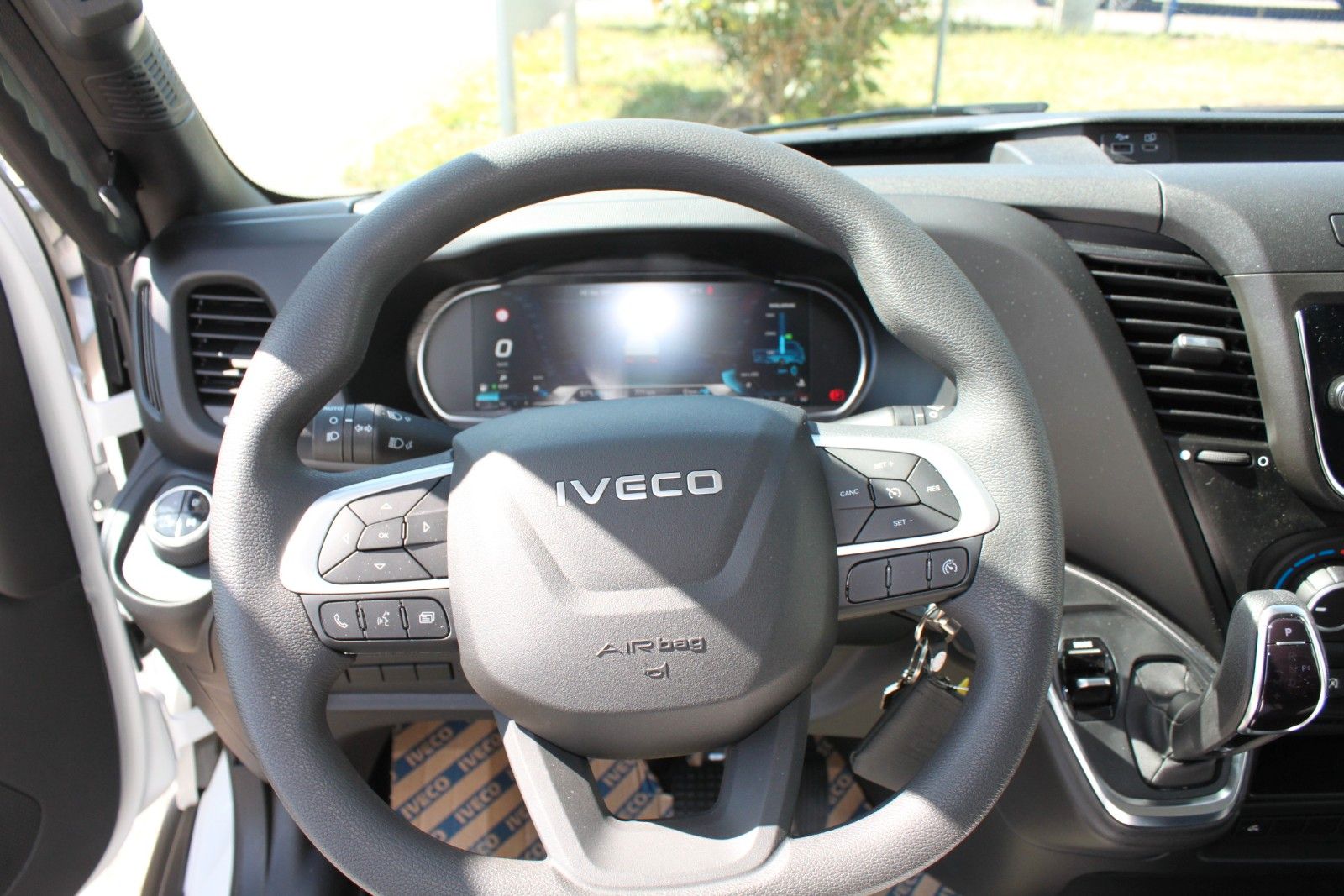 Fahrzeugabbildung Iveco 35S16A8/P Koffer/LBW/Seitentür Voll-LED