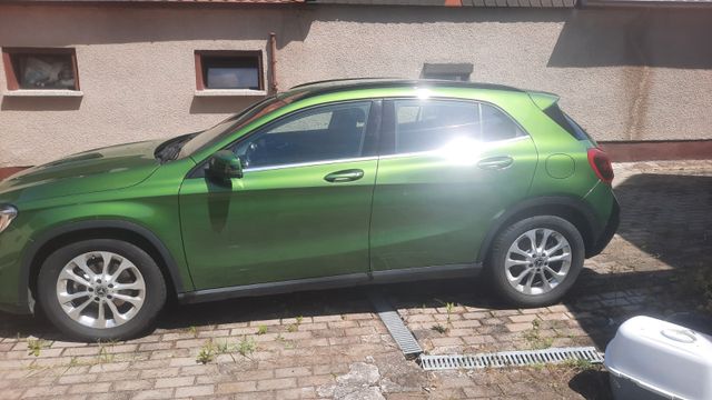 MERCEDES-BENZ GLA 180 d -