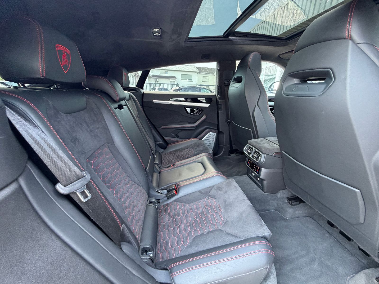 Fahrzeugabbildung Lamborghini Urus/PANO/23ZOLL/B&O-3D/360KAM/HEAD-UP