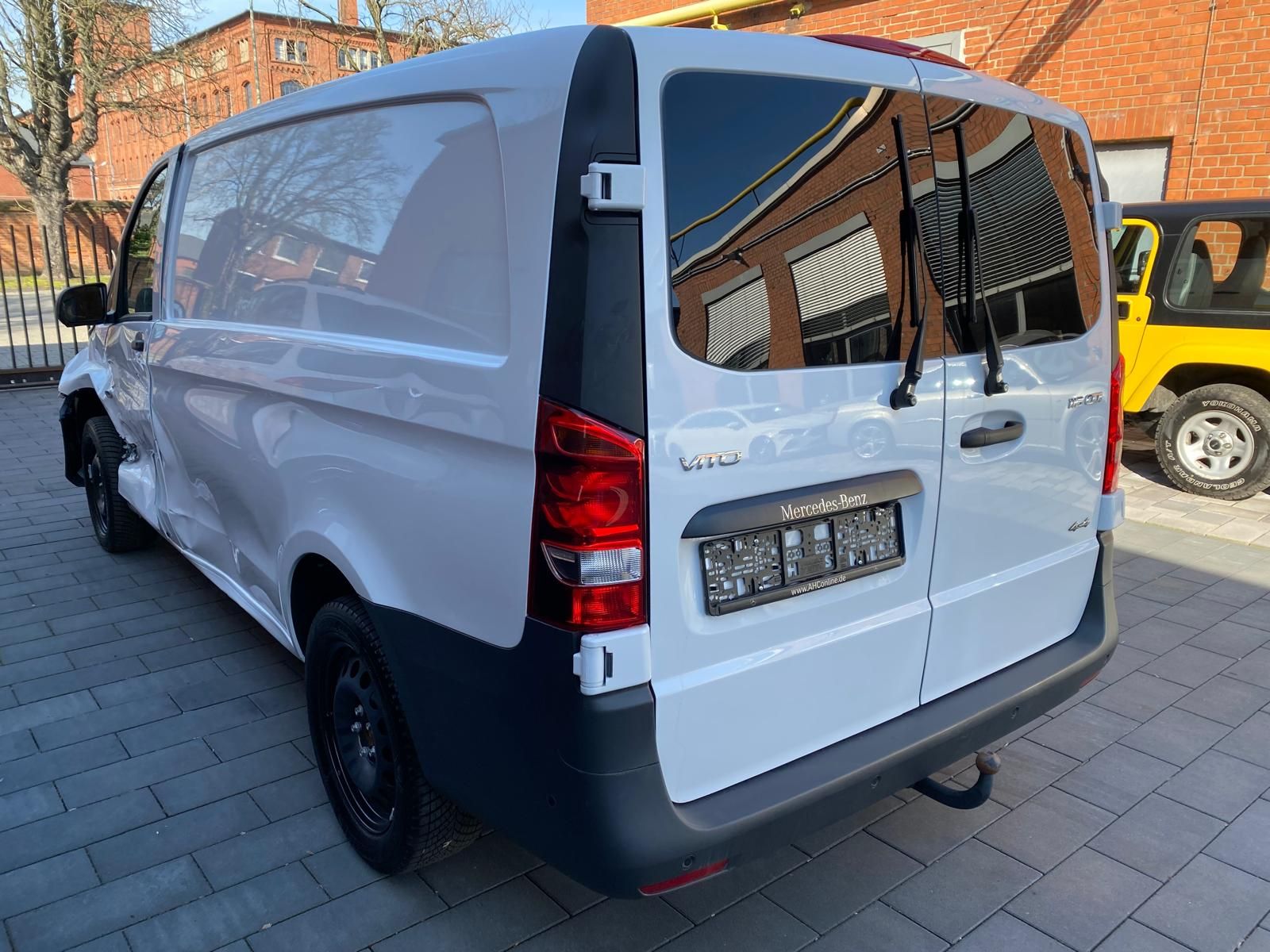 Fahrzeugabbildung Mercedes-Benz Vito 116 d 4x4 PRO Lang/AHK/RFK/Navi/STHZ