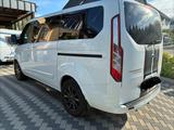 Ford Tourneo Custom - weiße Ford Tourneo Custom