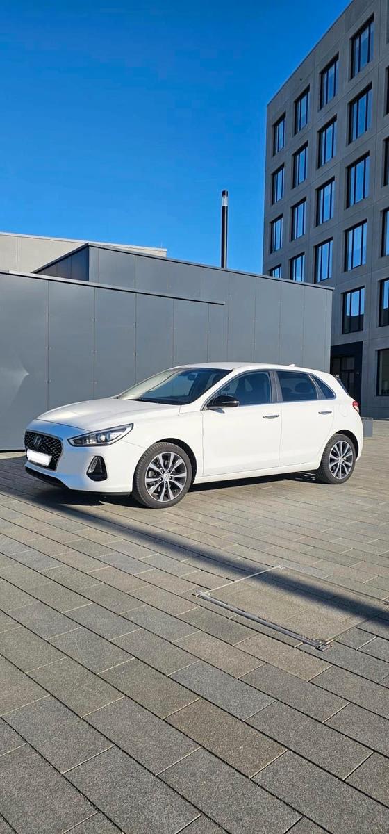 Hyundai i30 Intro