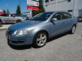 Volkswagen Passat Lim. Highline - gebrauchte VW Passat aus dem Jahr 2010