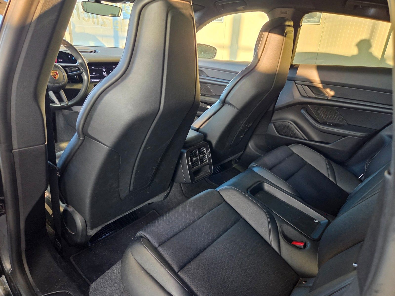 Fahrzeugabbildung Porsche Taycan Basis