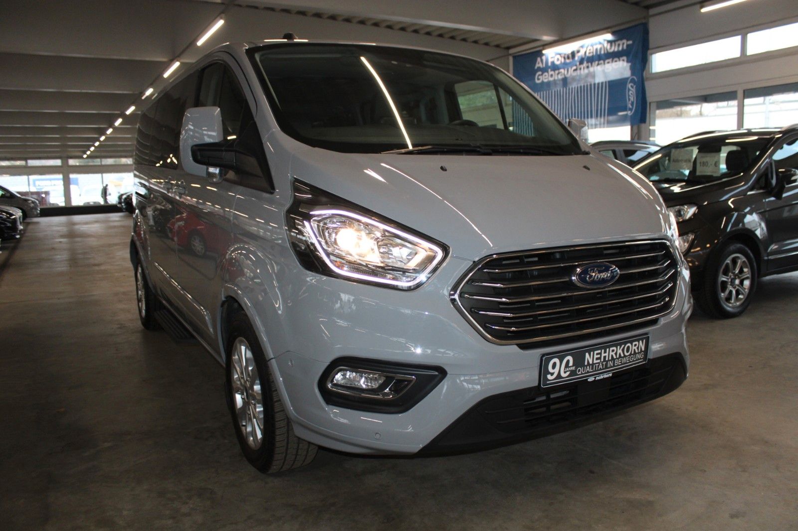 Fahrzeugabbildung Ford Tourneo Custom L2 Titanium X 8Si AHK STDHZ Leder