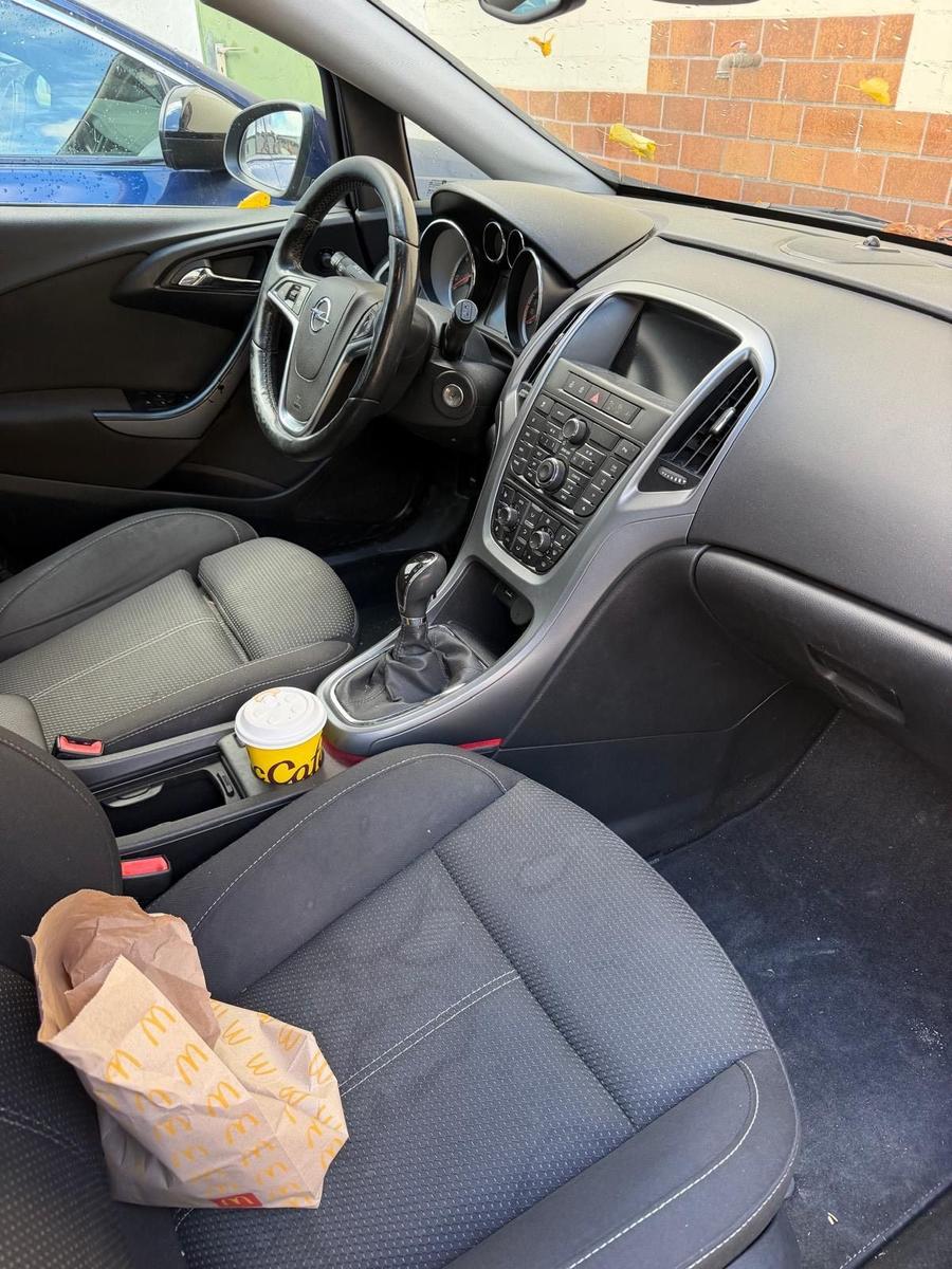 Opel Astra 2015 — двигун 110 HP (81kW)
